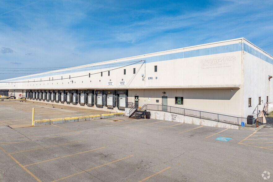 More Photos Of 23371 Aurora Rd, Bedford Warehouse For Lease