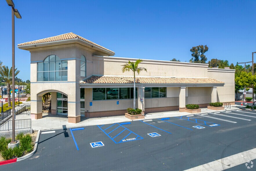 Primary Photo Of 802 S Santa Fe Ave, Vista Drugstore For Lease