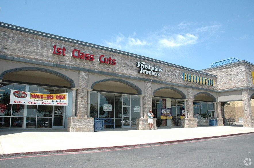 More Photos Of 1907-1911 W Parker Rd, Jonesboro General Retail For Lease