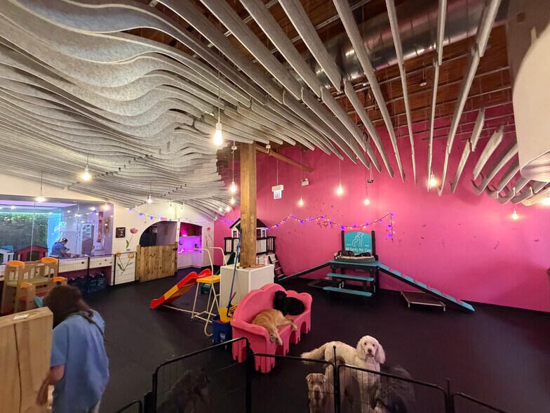 More Photos Of 819-823 W Eastman St, Chicago Freestanding For Lease