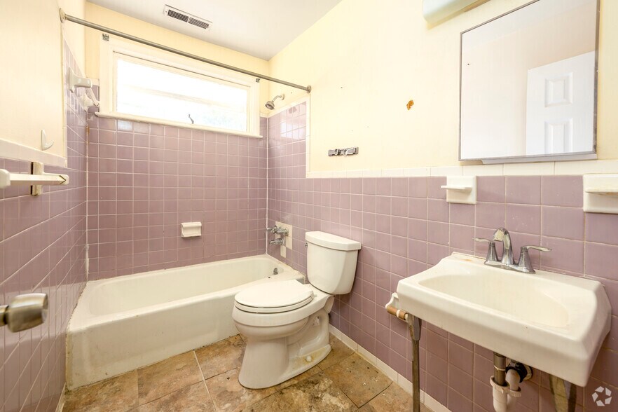 More Photos Of 601 Eastern Ave NE, Capitol Heights Medical For Sale