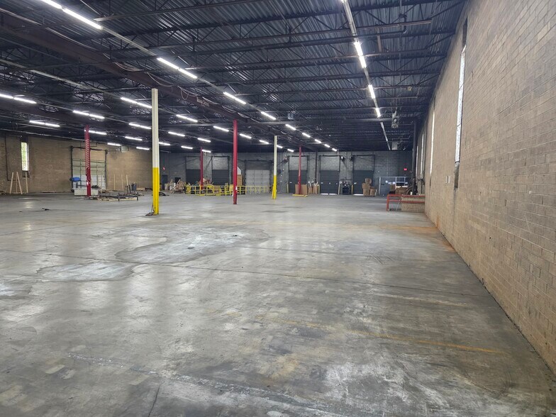 More Photos Of 1604 Prospect St, High Point Manufacturing For Lease