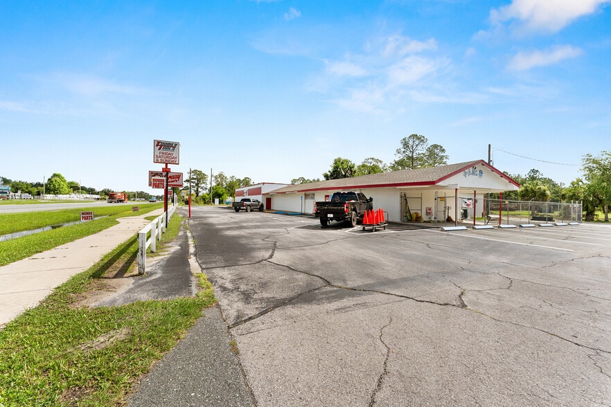More Photos Of 17313 NE US Highway 301, Waldo Freestanding For Sale