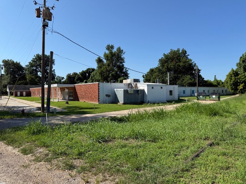 More Photos Of 201 Lee St, Tallulah Apartments For Sale