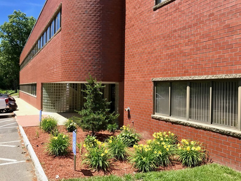 More Photos Of 436 Amherst St, Nashua Medical For Lease