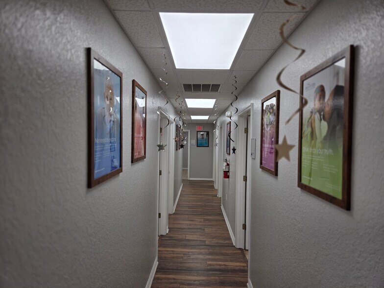 More Photos Of 143 N Oakwood Ave, Brandon Office For Lease