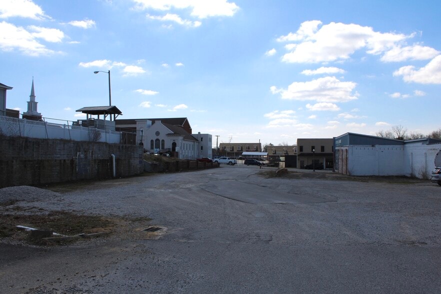 More Photos Of 136 E Broad St, Cookeville Land For Sale