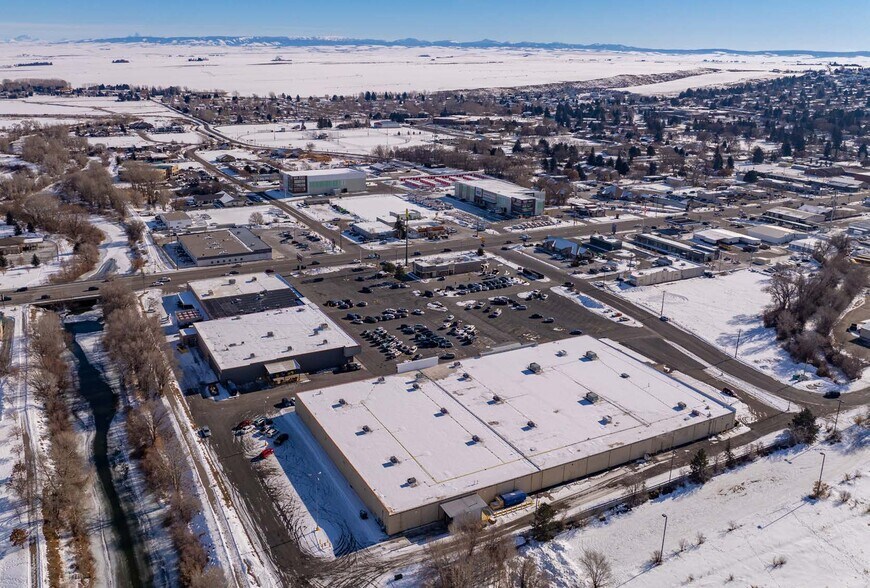 More Photos Of 125 Valley River Dr, Rexburg General Retail For Lease
