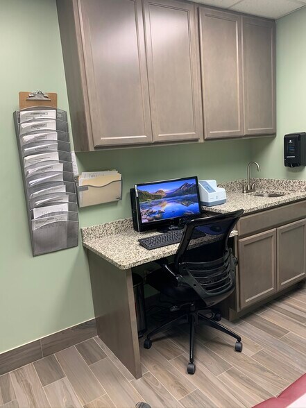 More Photos Of 3156 Dustin Rd, Oregon Medical For Lease