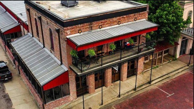 More Photos Of 124 E Austin St, Jefferson Restaurant For Sale