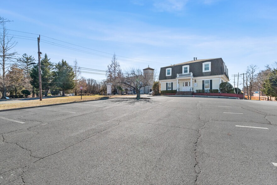 More Photos Of 9 Leonardville Rd, Middletown Medical For Lease