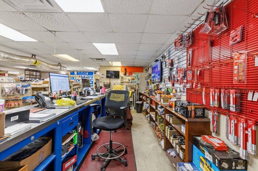 More Photos Of 705 Cedar Bayou Rd, Baytown General Retail For Lease