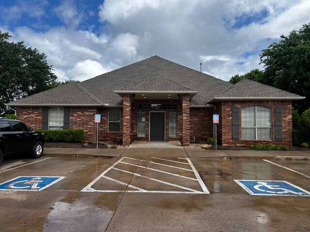 Primary Photo Of 417 W 18th St, Edmond Unknown For Lease