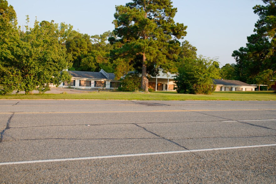 More Photos Of 1712 N Timberland Dr, Lufkin Continuing Care Retirement Community For Sale