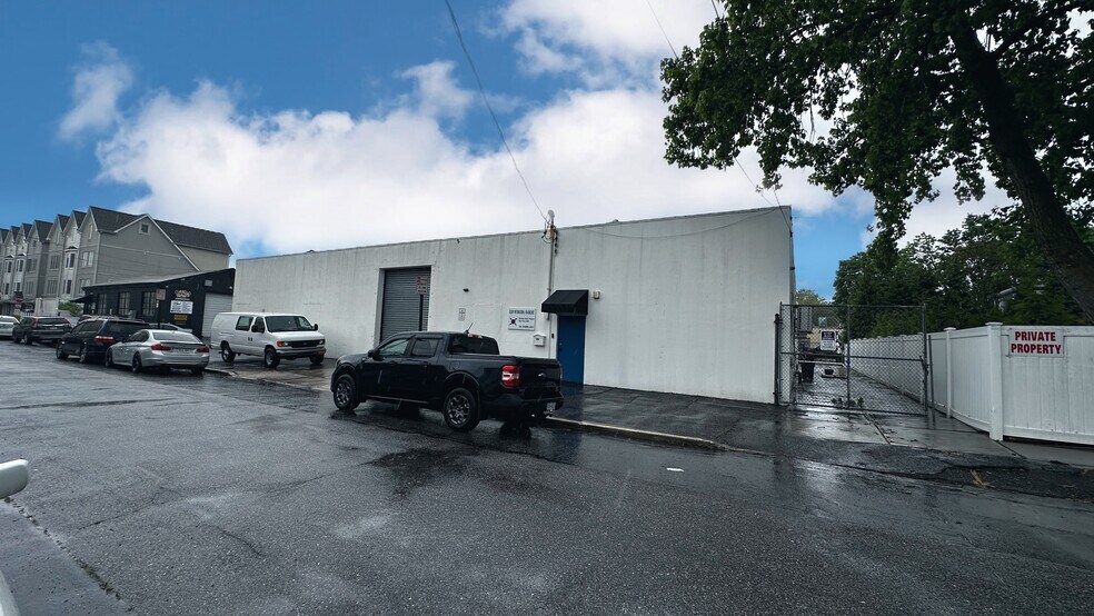 More Photos Of 530 Ray St, Freeport Manufacturing For Sale