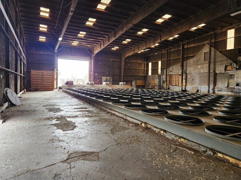 More Photos Of 430 W 8th St, Delta Unknown For Lease