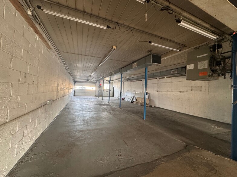 More Photos Of 52A Mill Rd, Freeport Warehouse For Lease