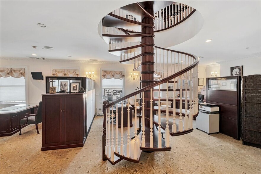 More Photos Of 1 Generoso Pope Pl, Tuckahoe Office For Sale