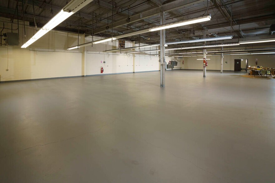 More Photos Of 225 Buffalo Ave, Freeport Warehouse For Sale