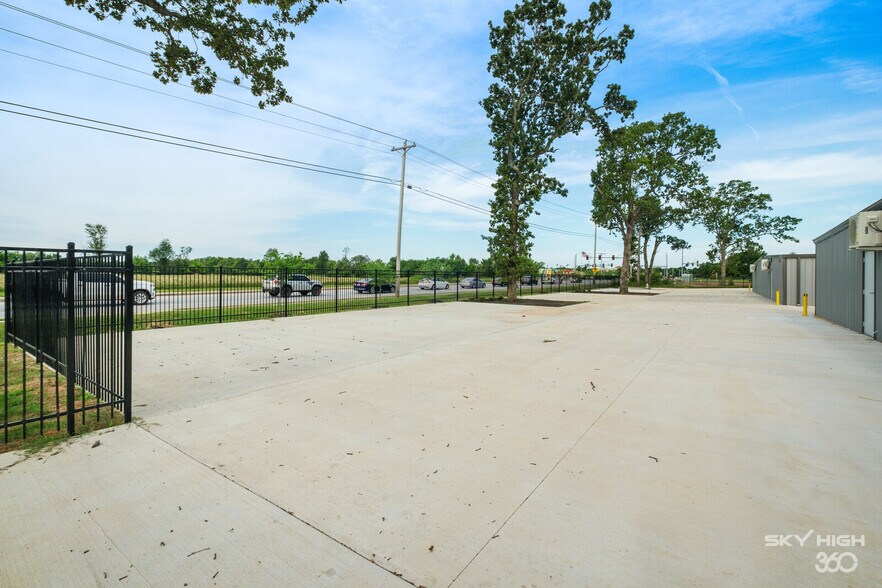 More Photos Of 753 W Pleasant Grove Rd, Rogers Self Storage For Sale