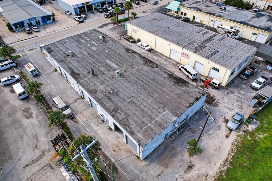 More Photos Of 1460 Cypress Dr, Jupiter Warehouse For Lease