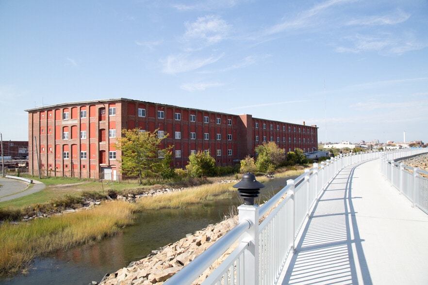 More Photos Of 11 Cove St, New Bedford Manufacturing For Sale