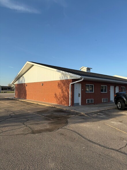 More Photos Of 2426 S Lincoln Ave, York Hotel For Sale
