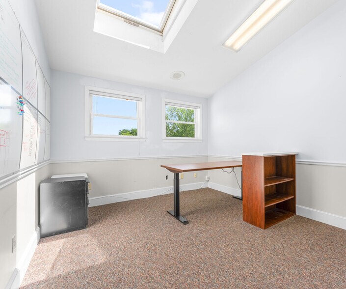 More Photos Of 580 Washington St, Easton Office For Lease