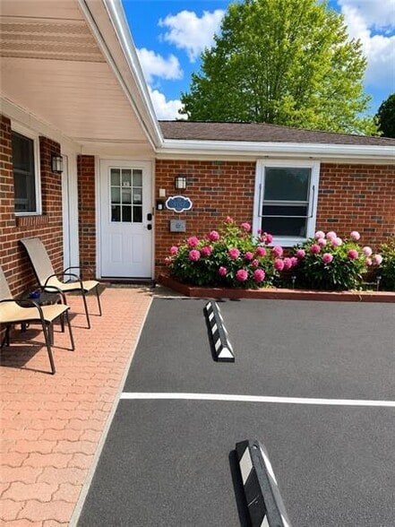 More Photos Of 7909 National Pike, Uniontown Hotel For Sale