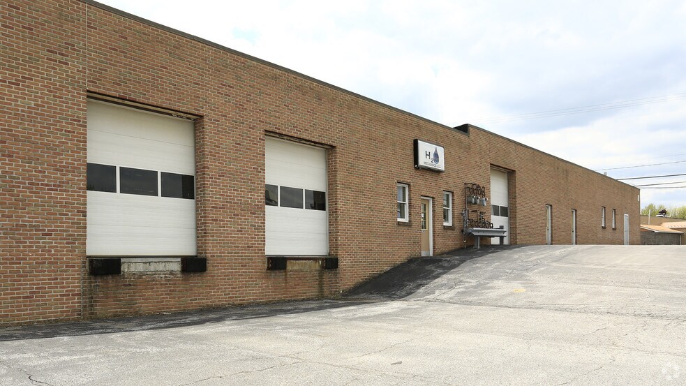 More Photos Of 12383-12387 Kinsman Rd, Newbury Light Manufacturing For Lease
