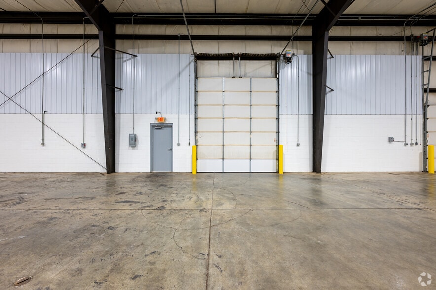 More Photos Of 4036 Perry Blvd, Whitestown Warehouse For Lease