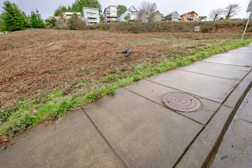 More Photos Of 1005 SE Bay Blvd, Newport Land For Sale