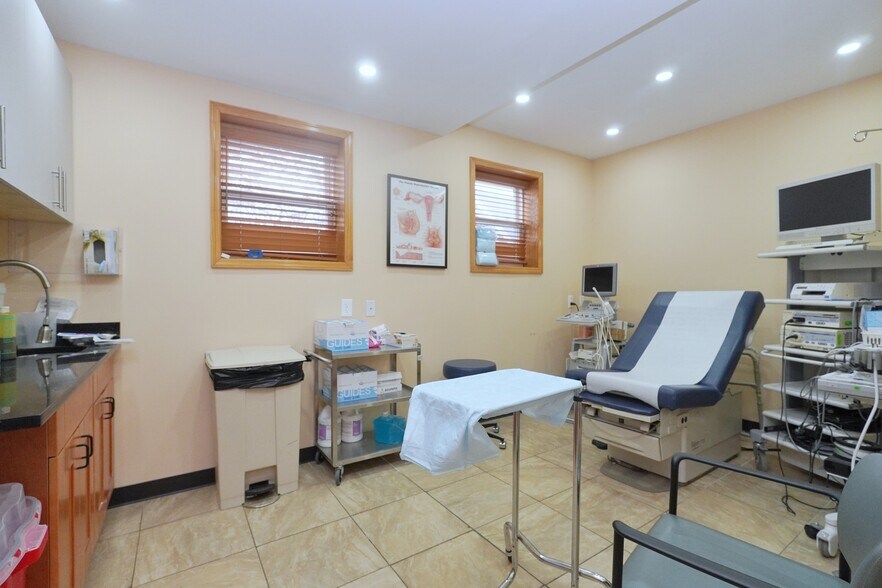 More Photos Of 1086 Forest Ave, Staten Island Medical For Lease