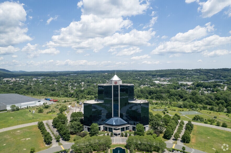 More Photos Of 1 International Blvd, Mahwah Office For Lease