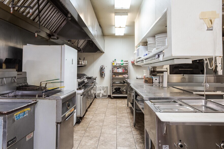 More Photos Of 119 N Lincoln St, Ransom Bar For Lease