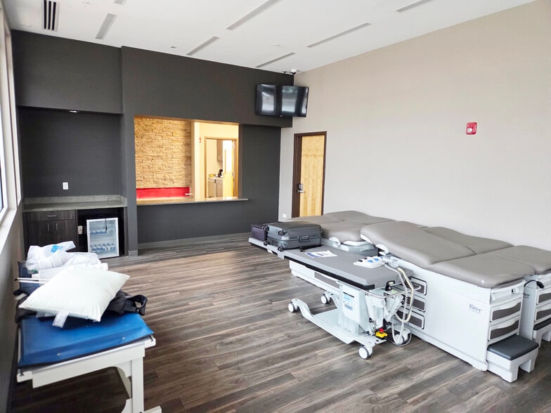 More Photos Of 780 S Weber Rd, Romeoville Freestanding For Sale