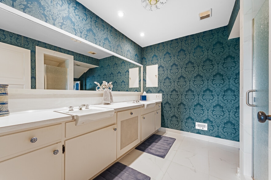 More Photos Of 550 Warner rd, Vienna Specialty For Sale