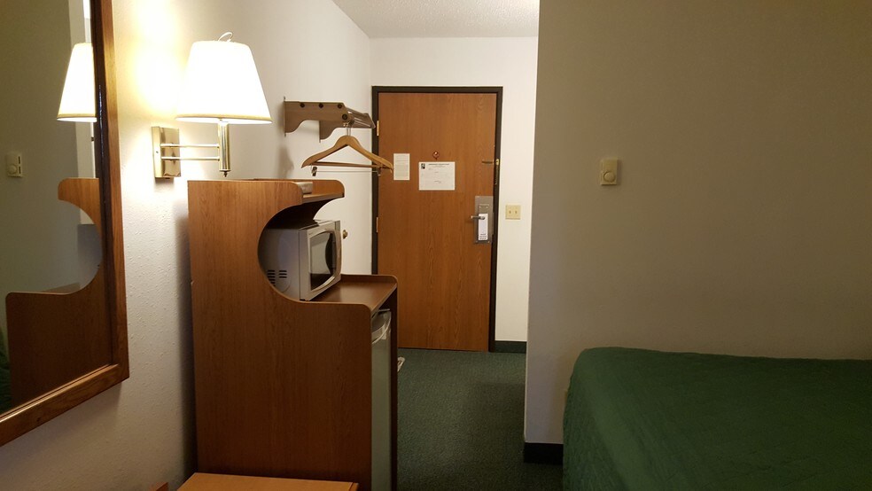 More Photos Of 427 2nd Avenue NW, Wibaux Hotel For Sale