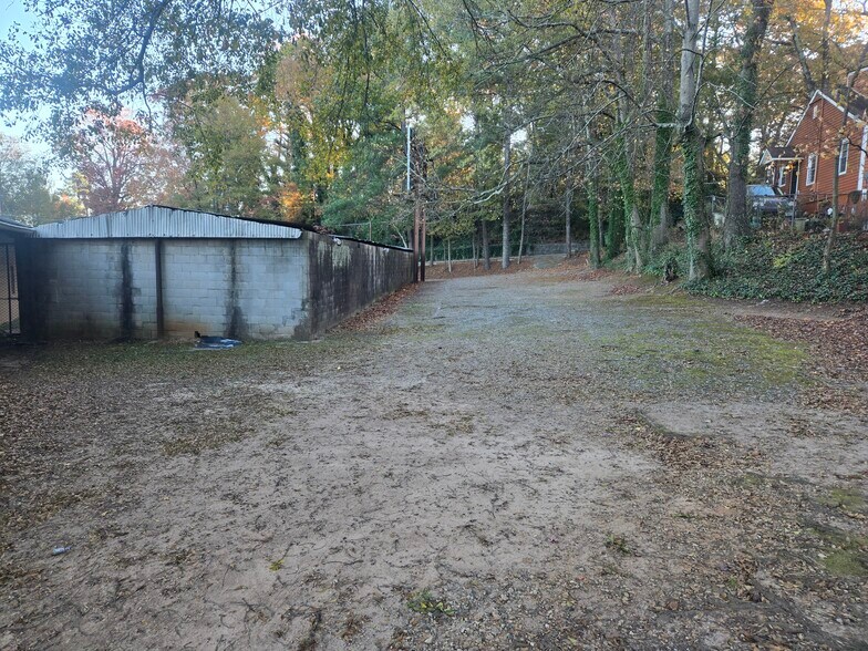 More Photos Of 1999 Pryor Rd, Atlanta Warehouse For Sale