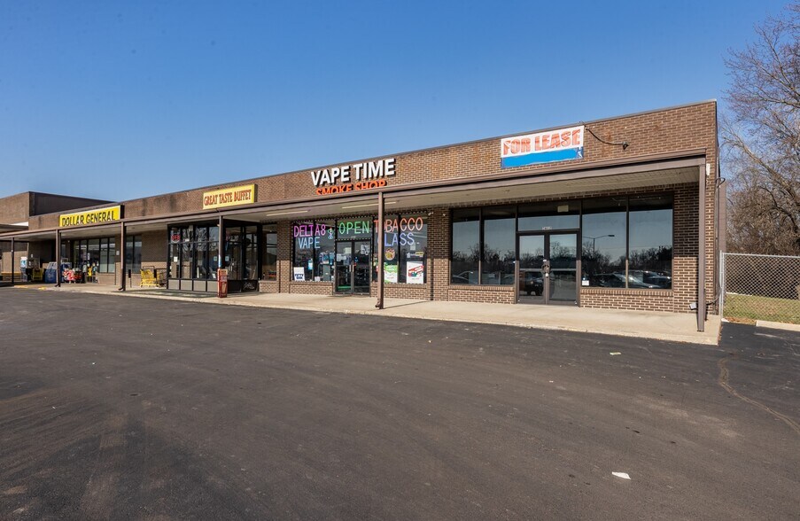 More Photos Of 3612-3620 W 3rd St, Bloomington Department Store For Lease