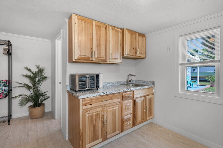 More Photos Of 13901 Old Dixie Hwy, Hudson Multifamily For Sale