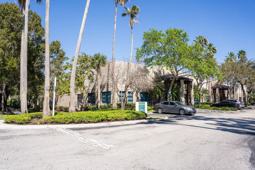 Primary Photo Of 3300 Corporate Ave, Weston Flex For Lease