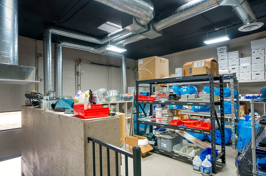 More Photos Of 7652 E Greenway Rd, Scottsdale Warehouse For Lease