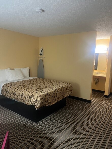 More Photos Of 1700 2nd Ave NW, Stewartville Hotel For Sale