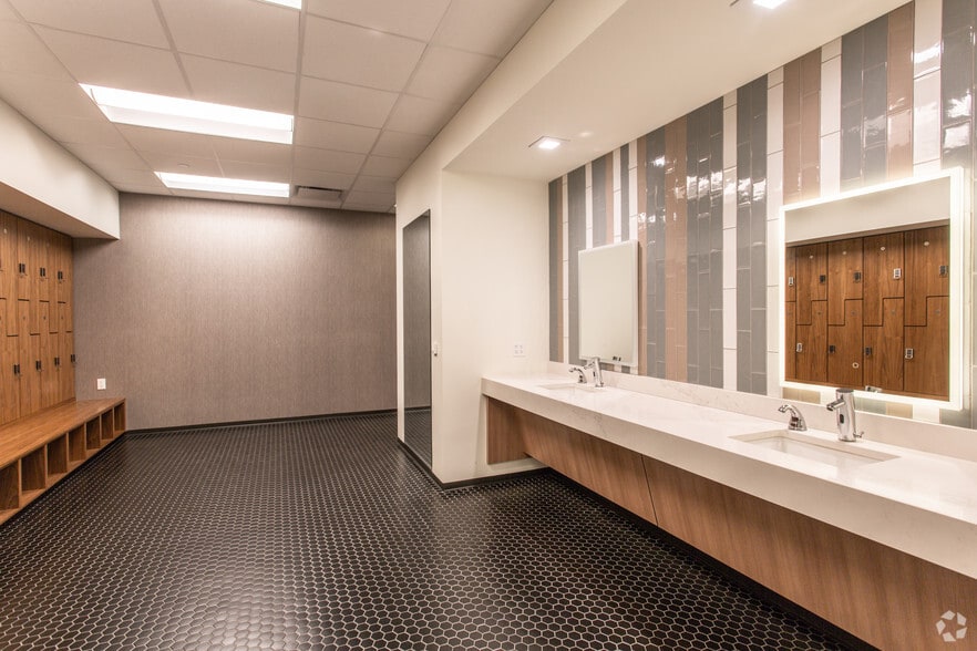 More Photos Of 440 Louisiana St, Houston Office For Lease