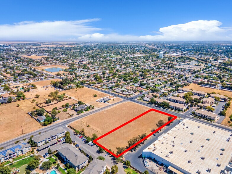 More Photos Of NEC Country Club Dr & Sherwood Ave, Madera Land For Sale