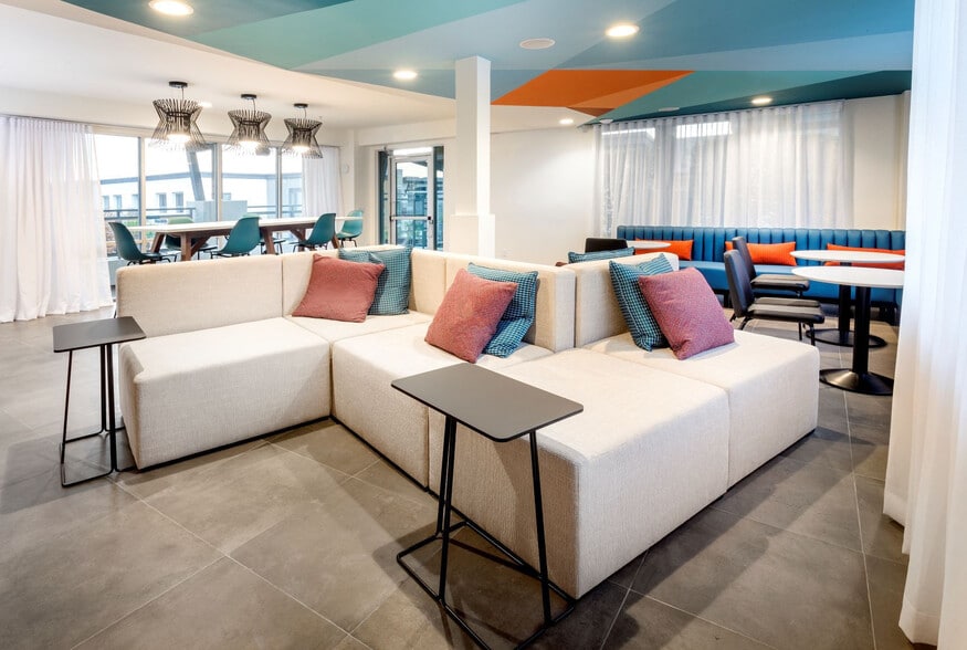 More Photos Of 11049 Magnolia Blvd, North Hollywood Apartments For Lease