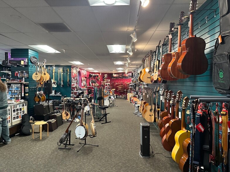 More Photos Of 1970 Lake Blvd, Davis Medical For Sale