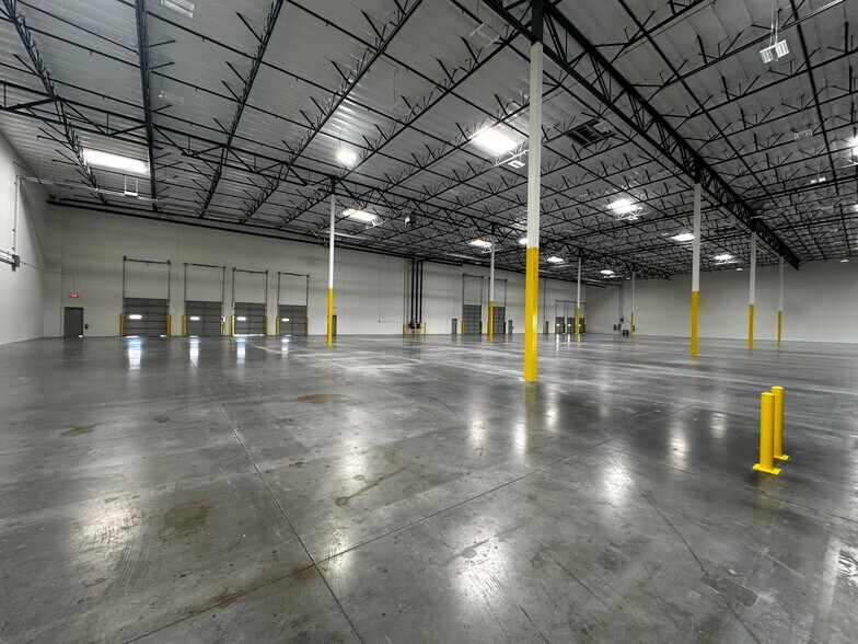 More Photos Of 8385 Eastgate Rd, Henderson Warehouse For Lease