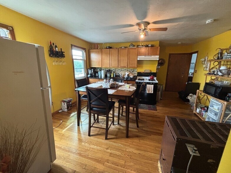 More Photos Of 218 Coggeshall St, New Bedford Storefront Retail Residential For Sale